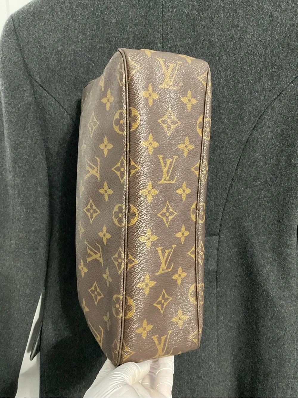 ✅LV TROUSSE 28 CLUTCH 862TH
AUTHENTIC LOUIS VUITTON - Picture 5 of 13